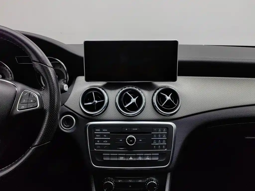Mercedes-Benz GLA — миниатюра 12