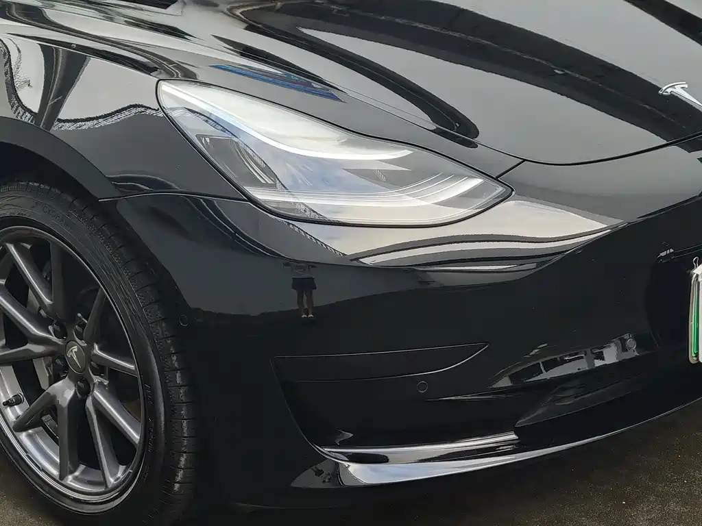 Tesla Model 3 — миниатюра 6