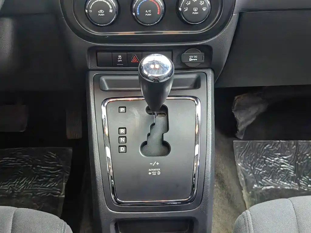 Jeep Compass (Import) — миниатюра 13
