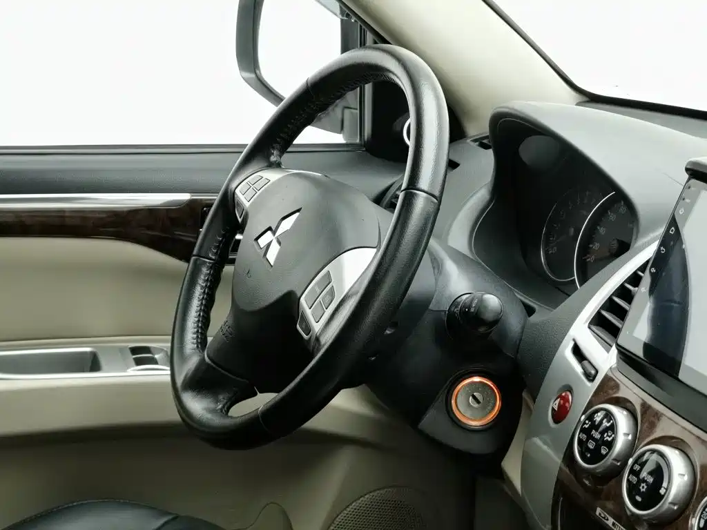 Mitsubishi Pajero Sport — миниатюра 22
