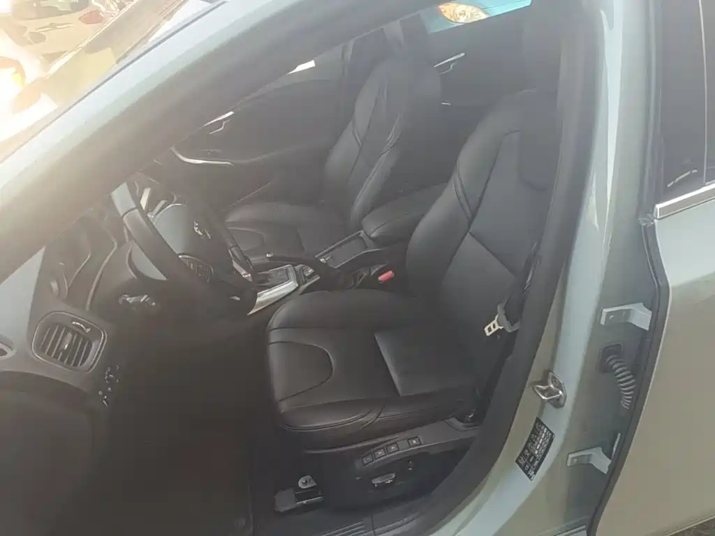 Volvo V40 — миниатюра 15