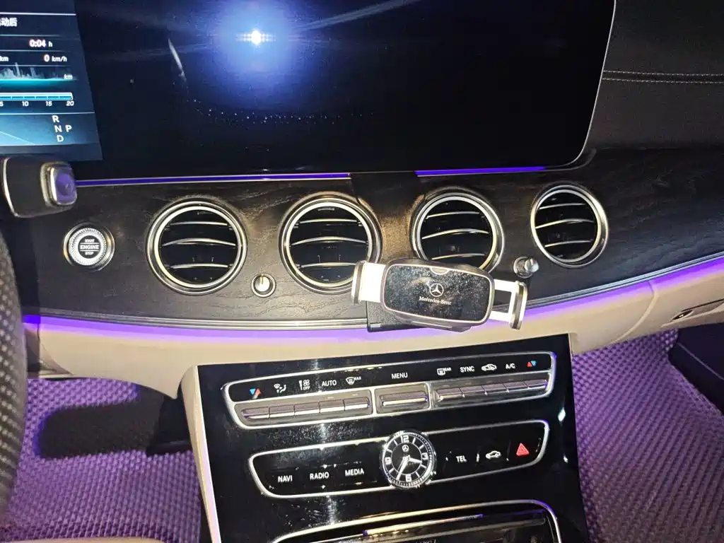 Mercedes-Benz E-Class — миниатюра 14