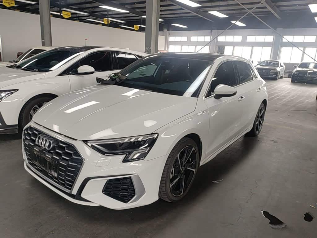 Audi A3 1.4 л 2024 г. Белый, пробег 27900 км