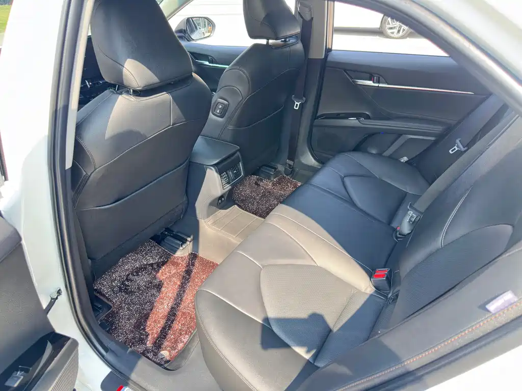 Toyota Camry — миниатюра 10