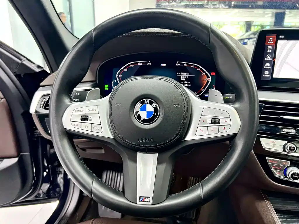 BMW 5 Series — миниатюра 13