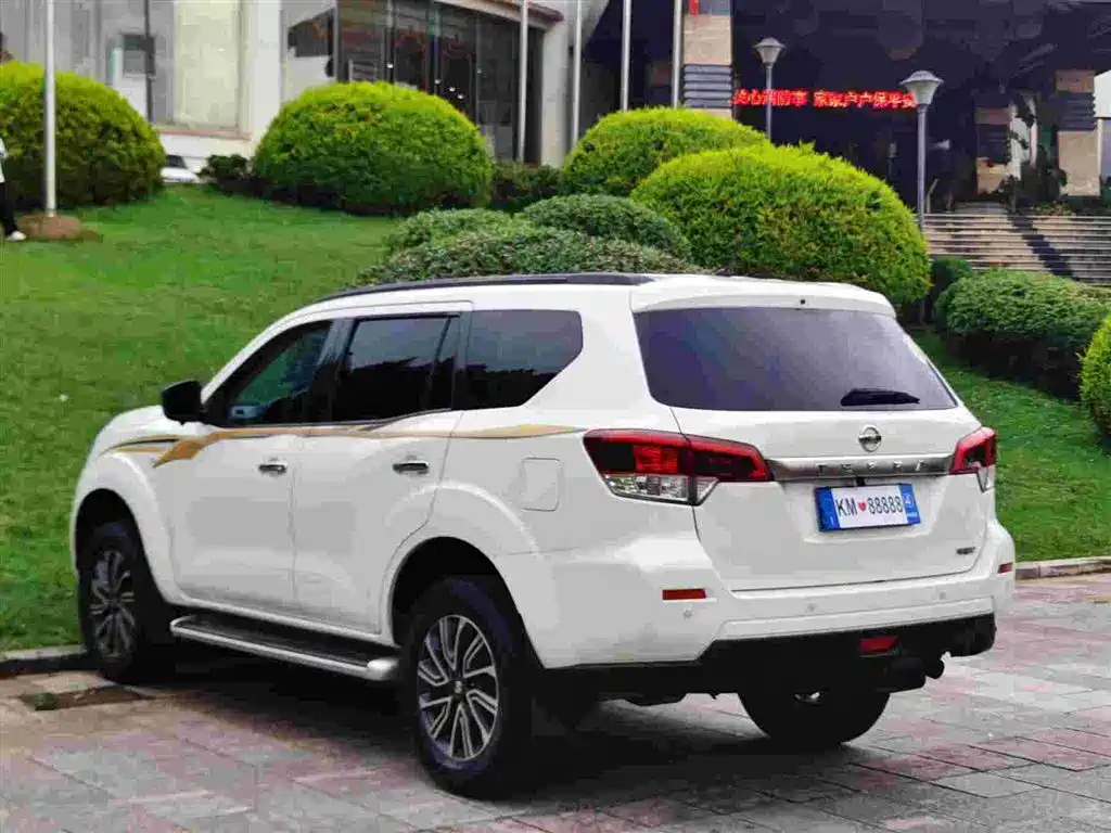 Nissan Terra — миниатюра 8