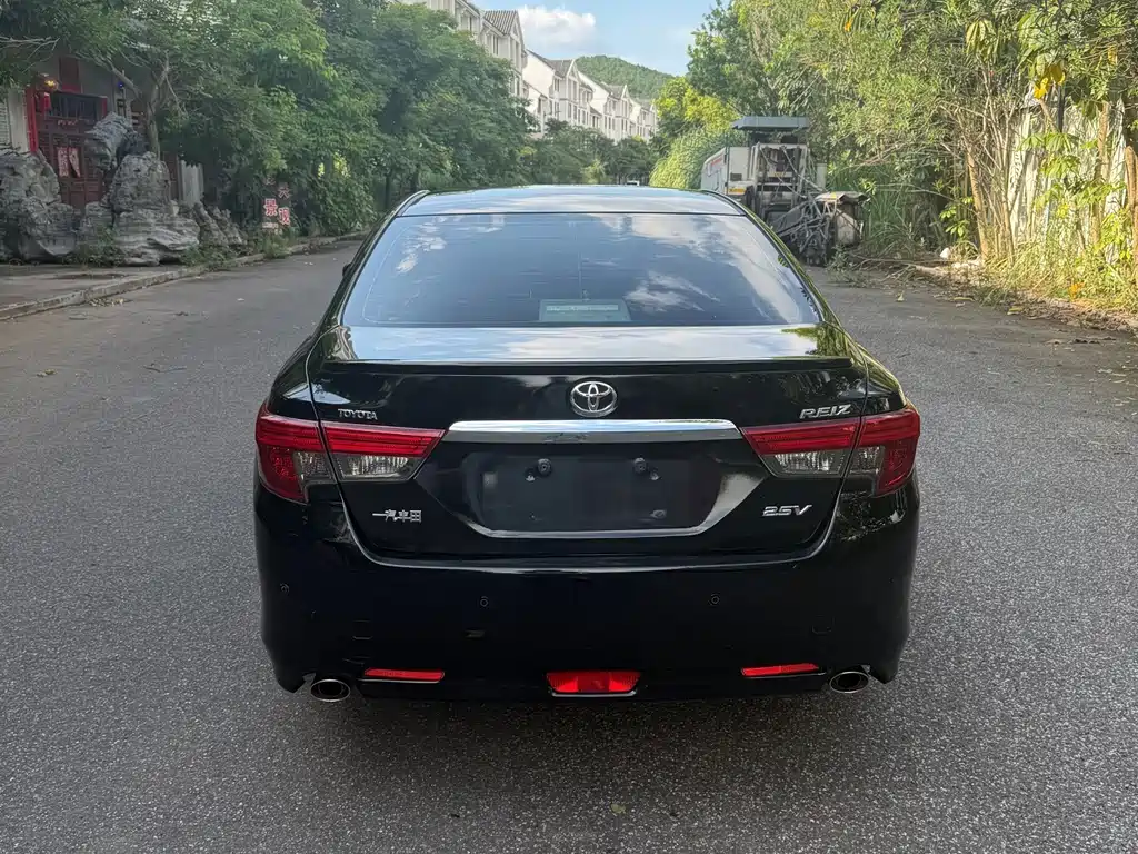 Toyota Reiz — миниатюра 5