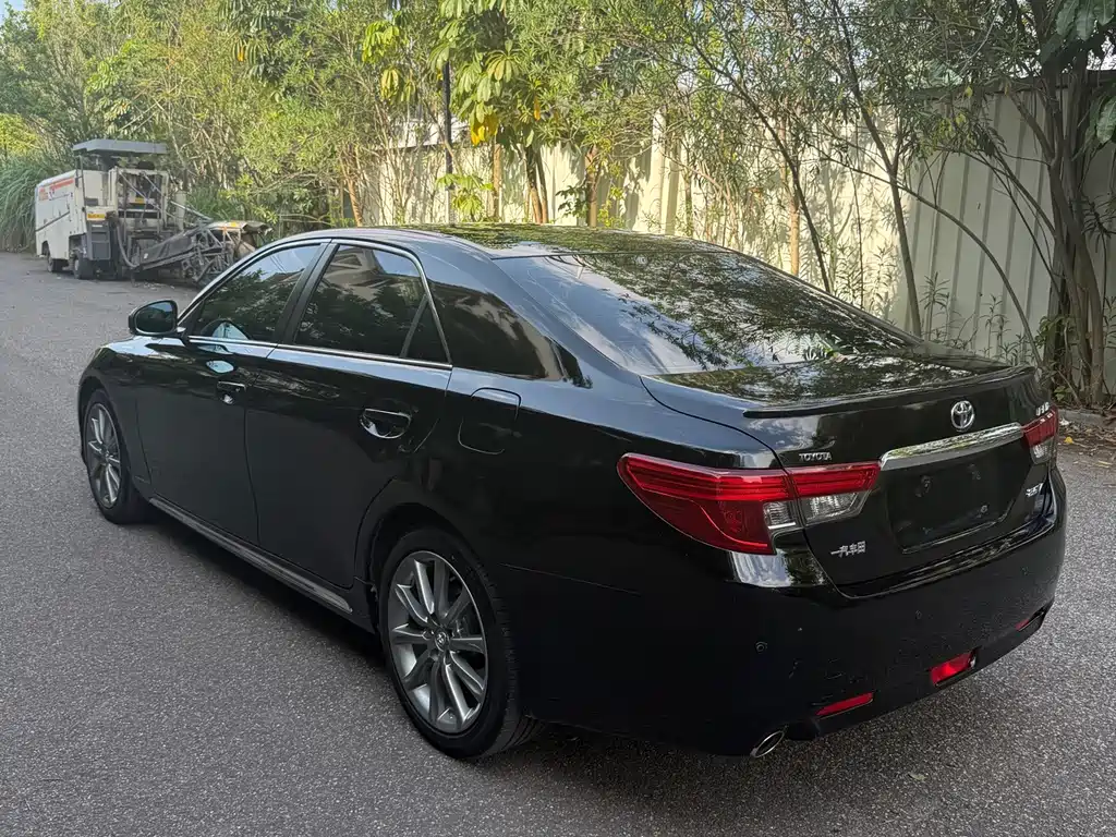 Toyota Reiz — миниатюра 6