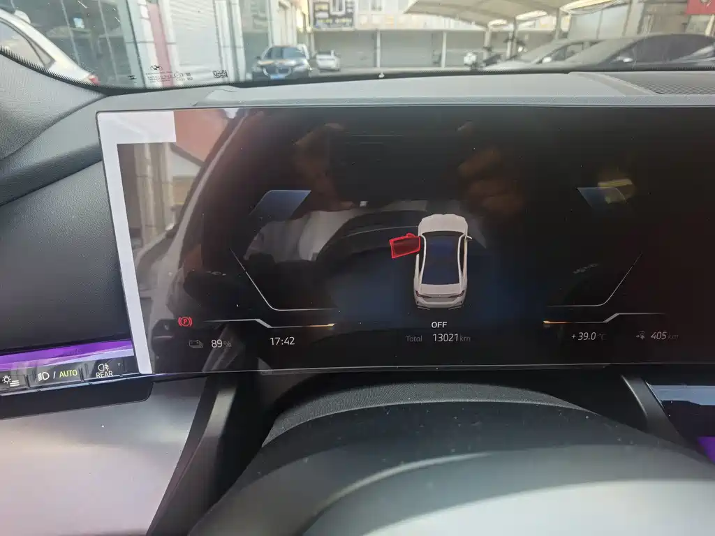 BMW i5 — миниатюра 9