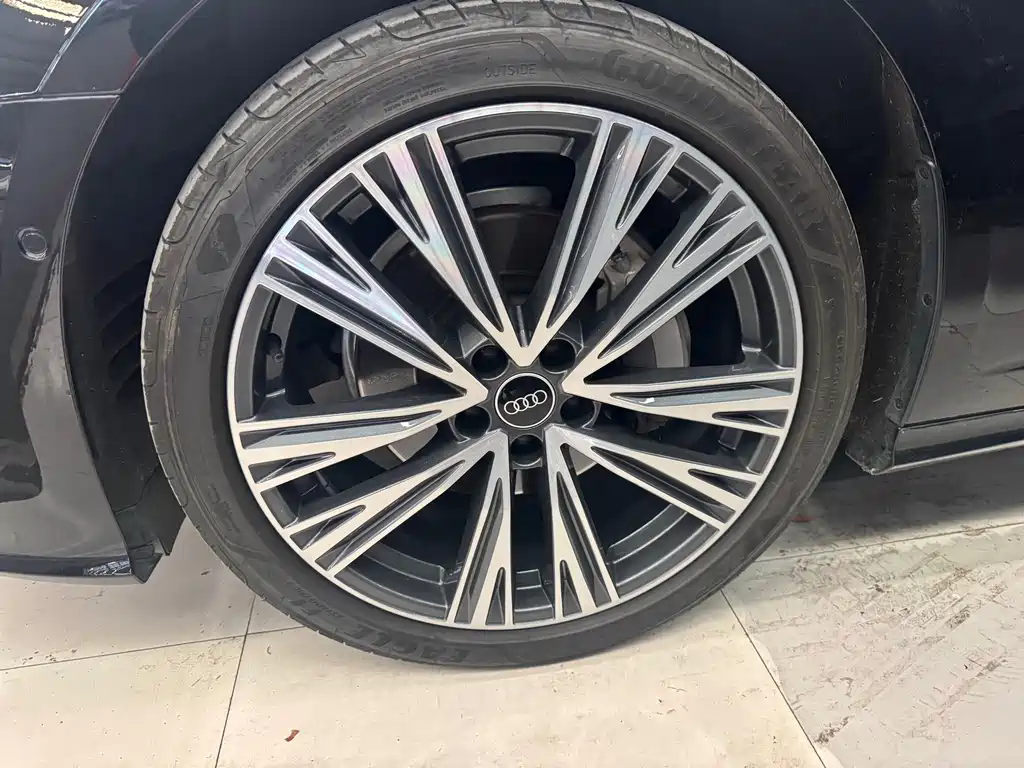 Audi A6L — миниатюра 12