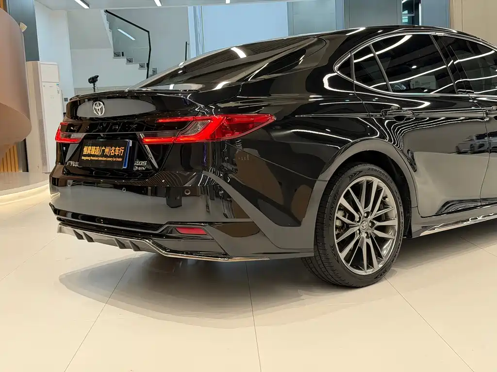 Toyota Camry — миниатюра 9