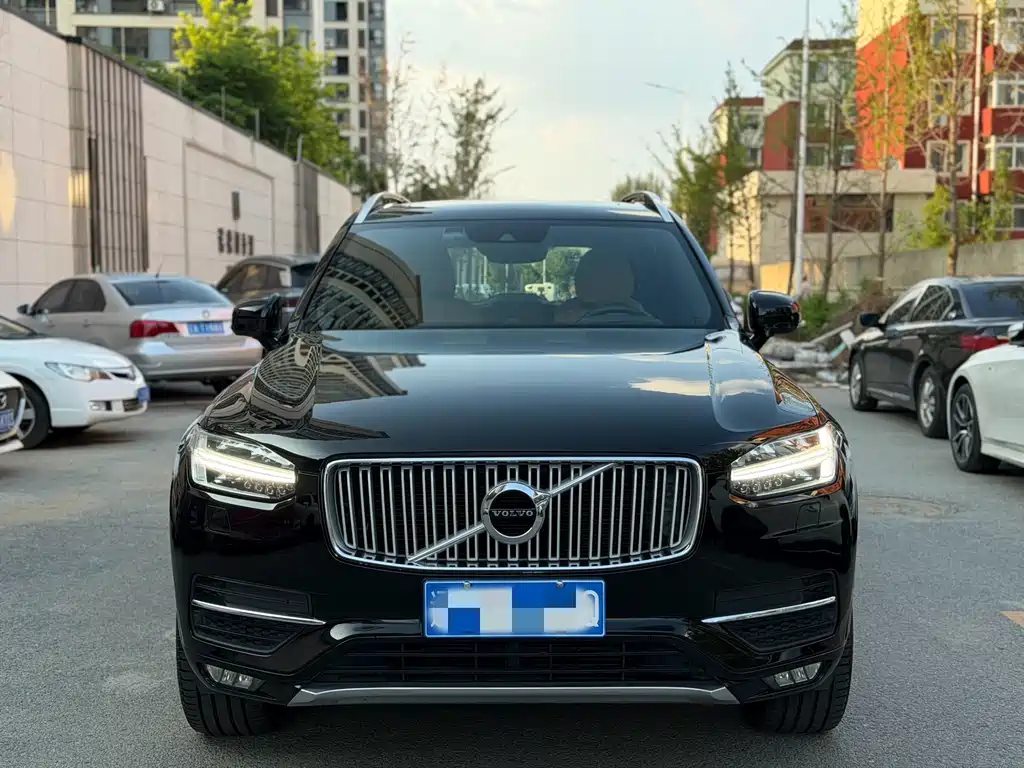 Volvo XC90 2018 T6 7 мест