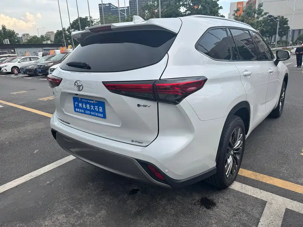 Toyota Highlander 2026 2.5L Luxury 7 мест