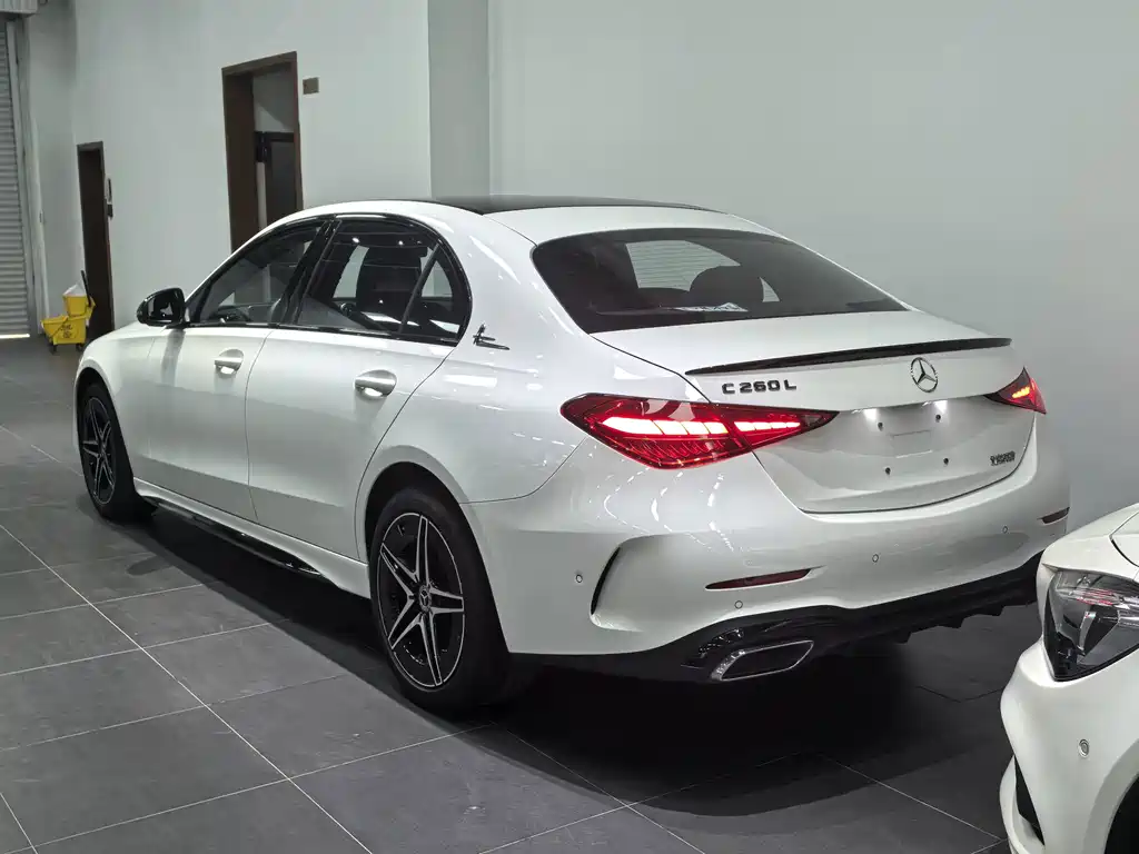 Mercedes-Benz C-Class — миниатюра 14