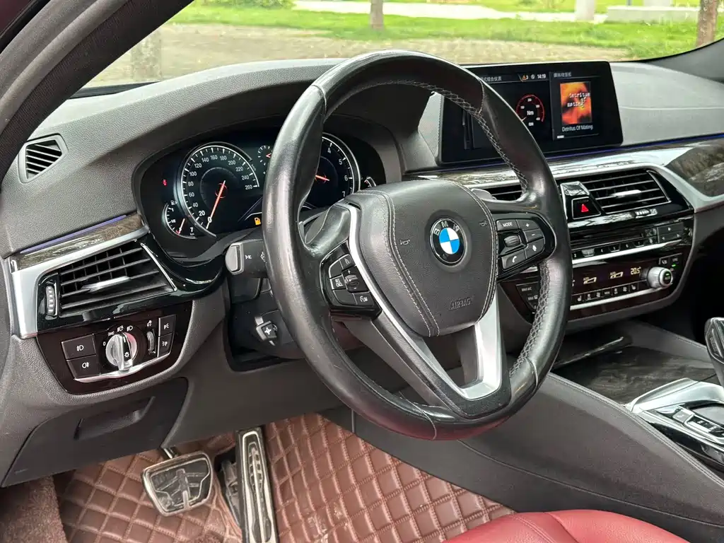 BMW 5 Series — миниатюра 7