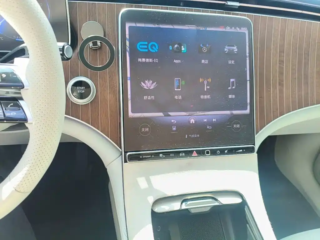 Mercedes-Benz EQE SUV — миниатюра 13