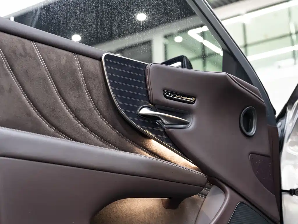 Lexus LS — миниатюра 21