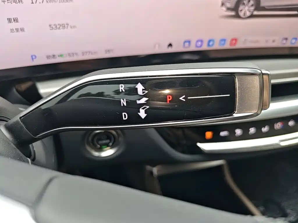 Cadillac Lyriq — миниатюра 14