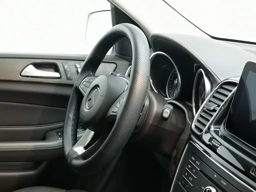 Mercedes-Benz GLE (Import) — миниатюра 22