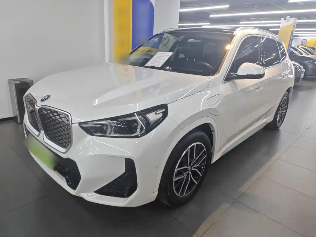 BMW iX1