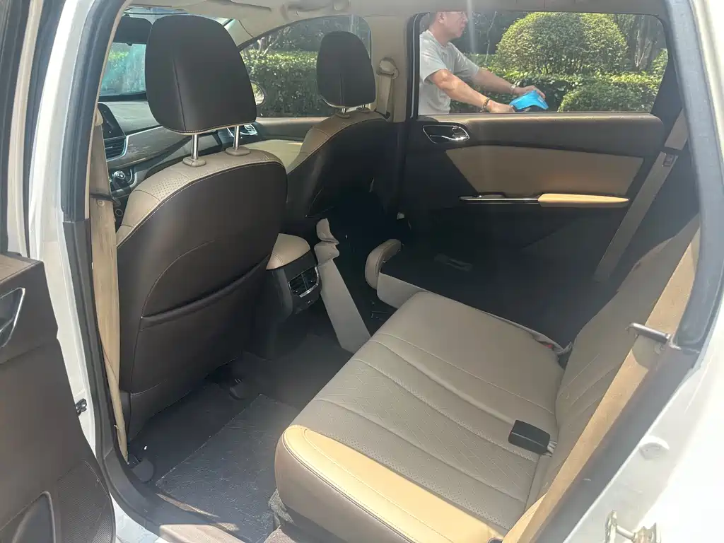 Baojun 310W — миниатюра 10