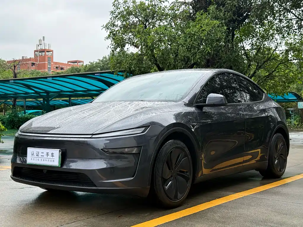 Tesla Model Y 2025
