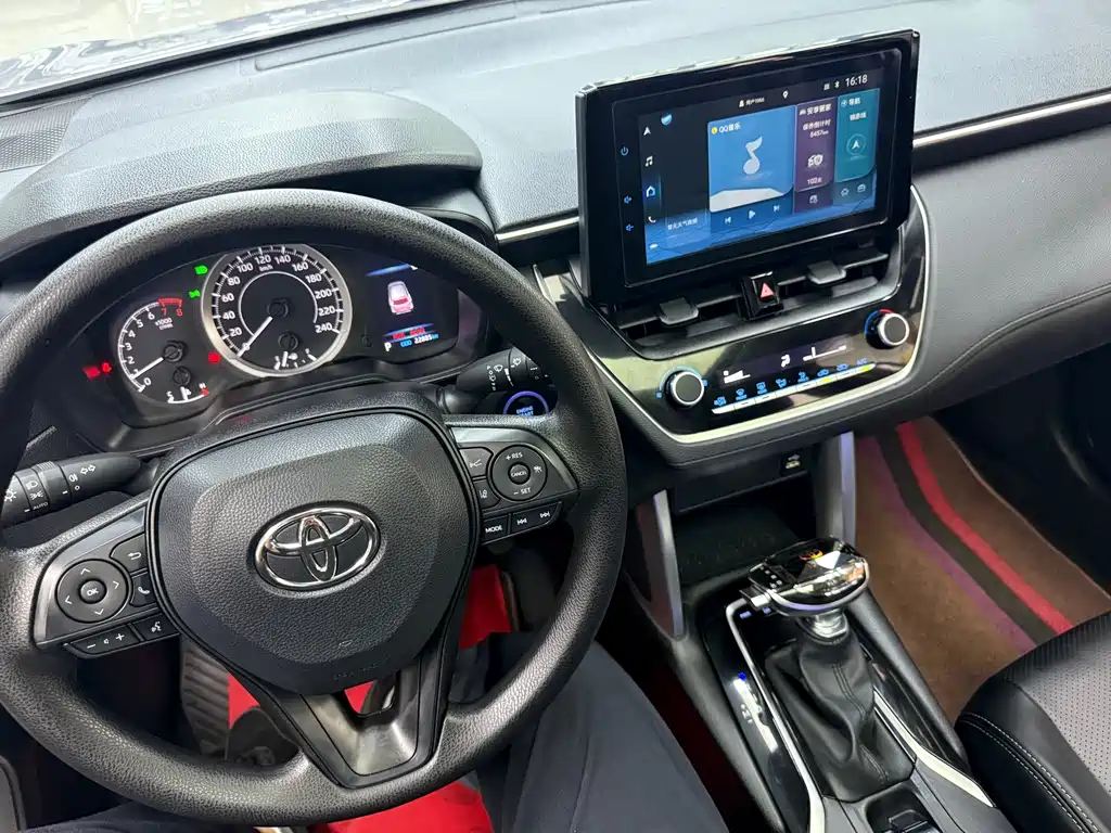 Toyota Corolla Cross — миниатюра 15