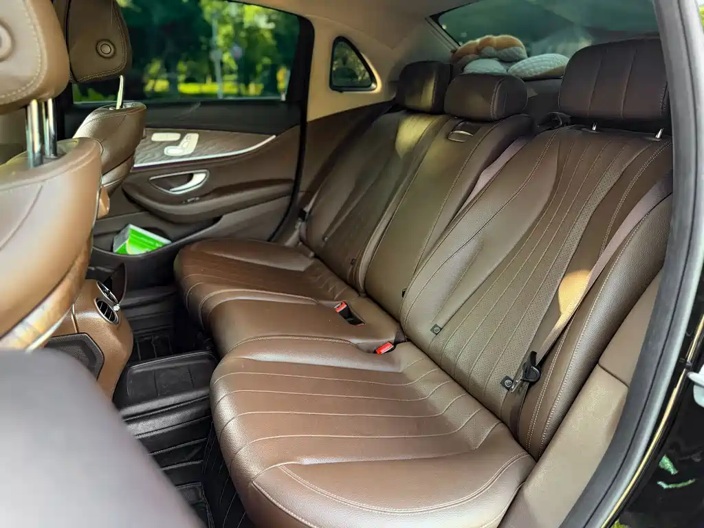 Mercedes-Benz E-Class — миниатюра 11