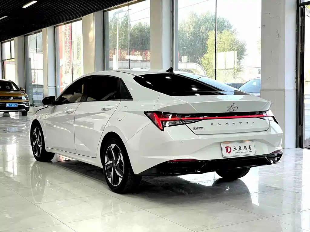 Hyundai Elantra 2022 240TGDi DCT LUX Luxury