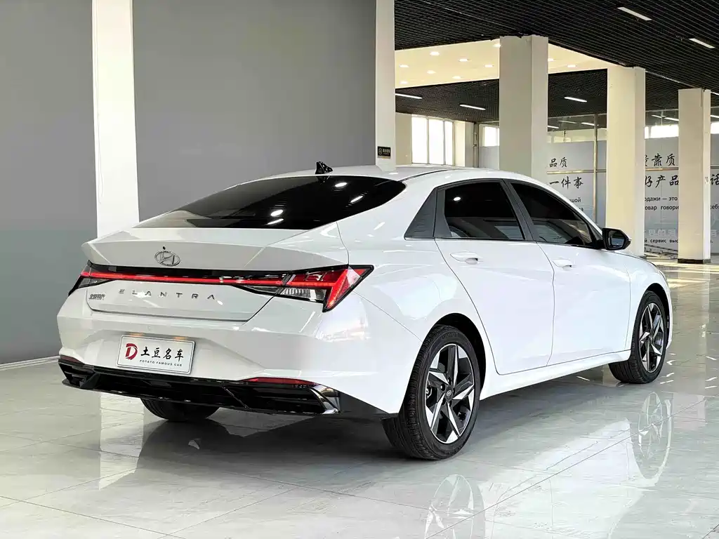 Hyundai Elantra 2022 240TGDi DCT LUX Luxury
