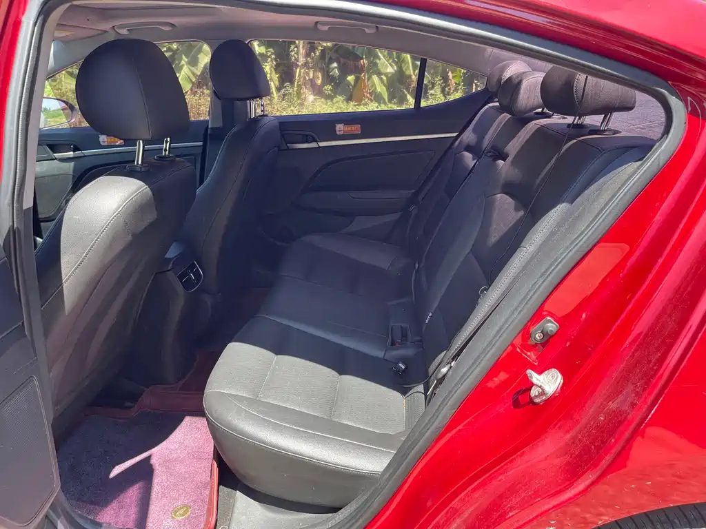 Hyundai Elantra — миниатюра 6