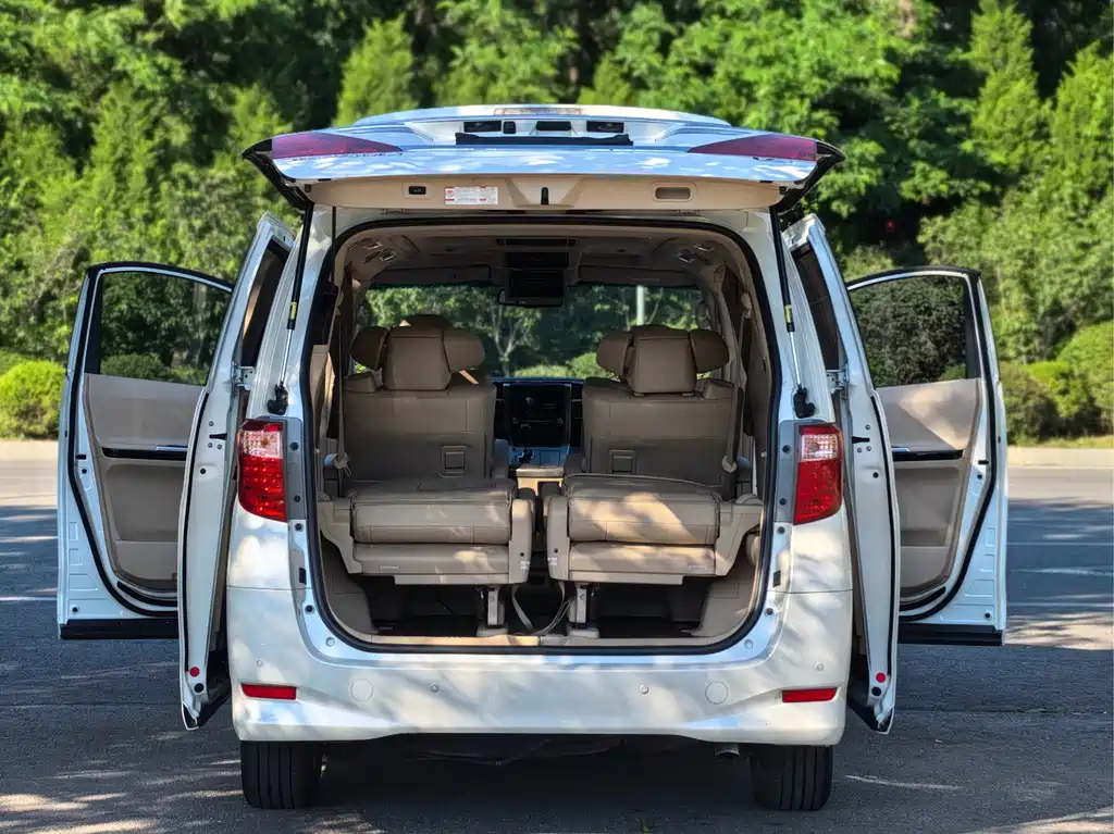 Toyota Alphard 2012 3.5L Luxury