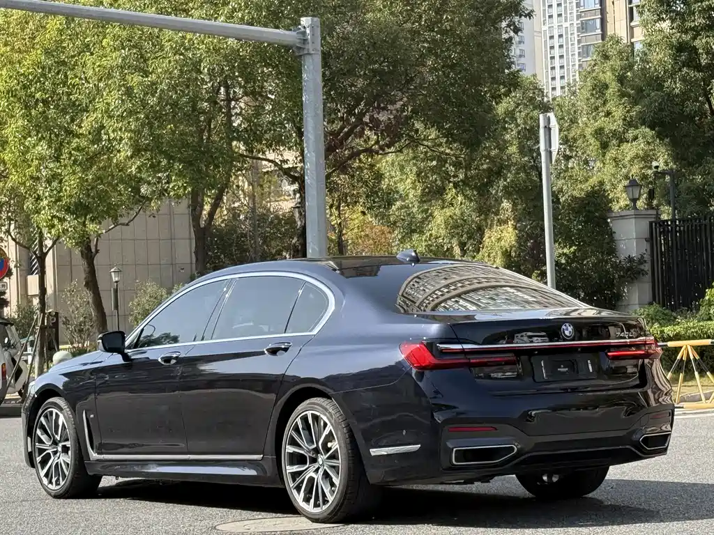 BMW 7 SERIES
