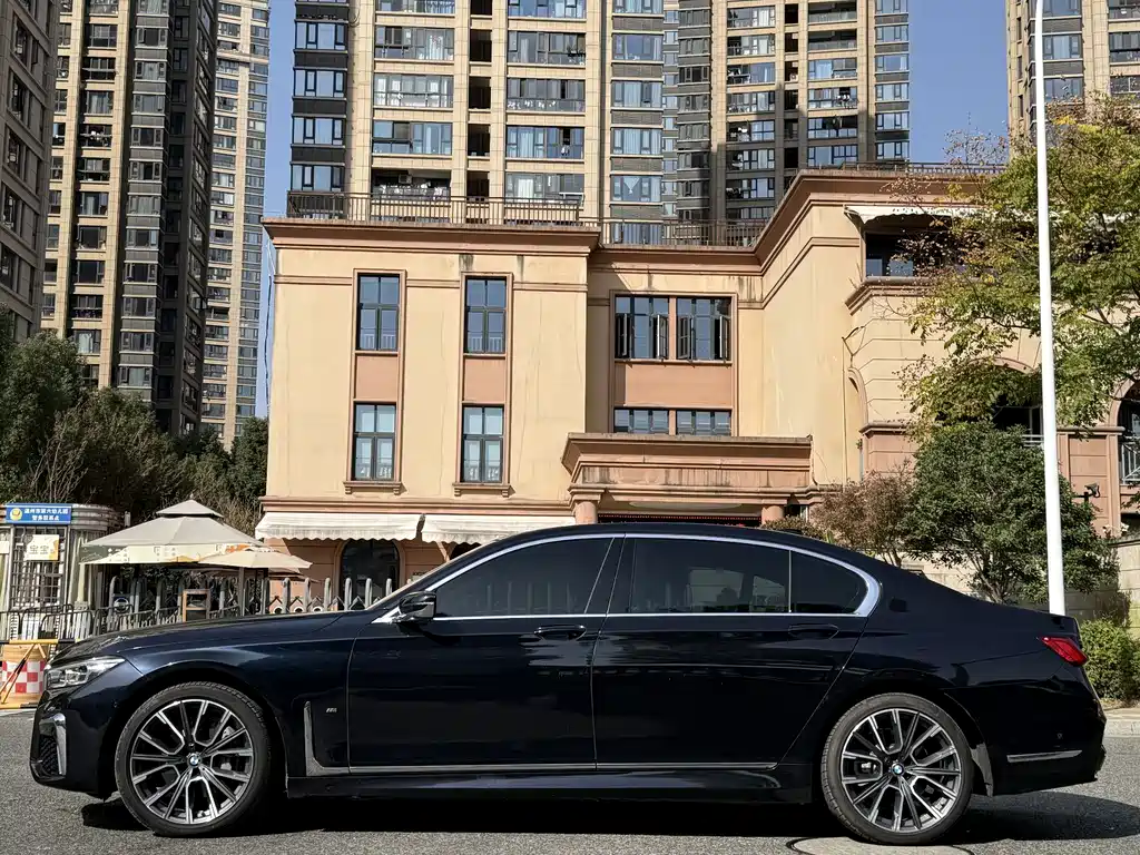 BMW 7 SERIES