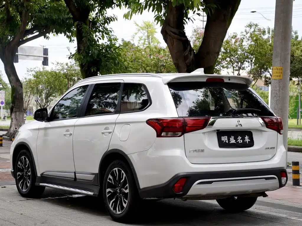 Mitsubishi Outlander — миниатюра 21