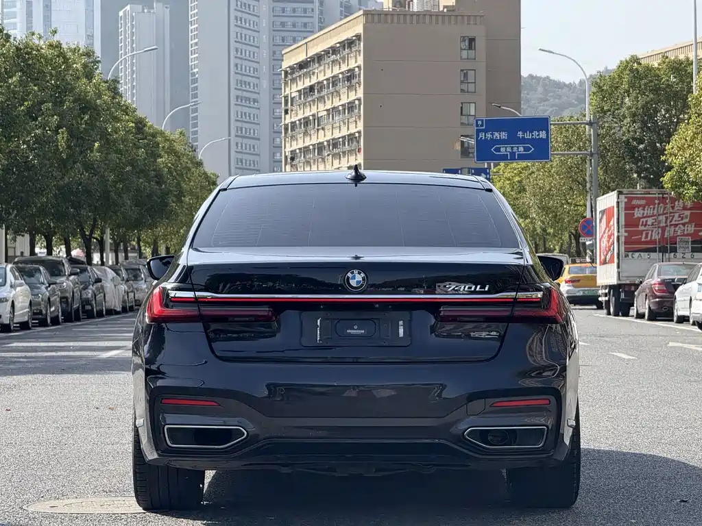 BMW 7 SERIES