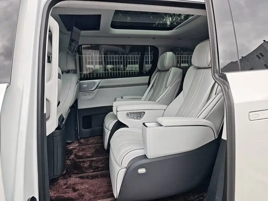 XPeng X9 — миниатюра 14