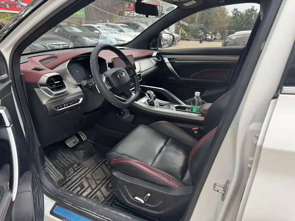 Geely Binyue — миниатюра 10