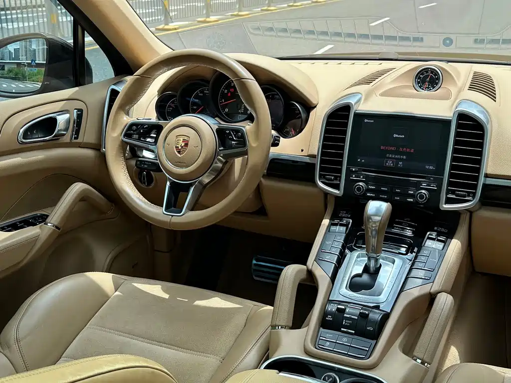 Porsche Cayenne — миниатюра 11