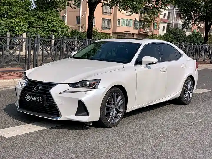 LEXUS  IS