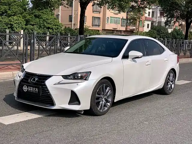 LEXUS  IS 2017