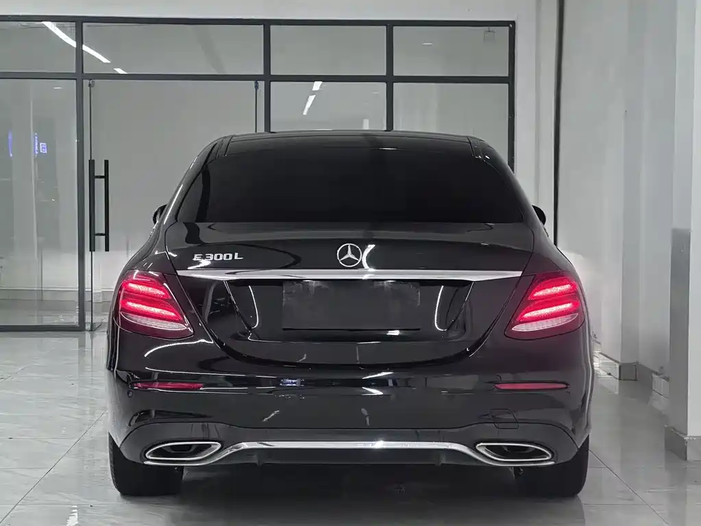 Mercedes-Benz E-Class — миниатюра 13