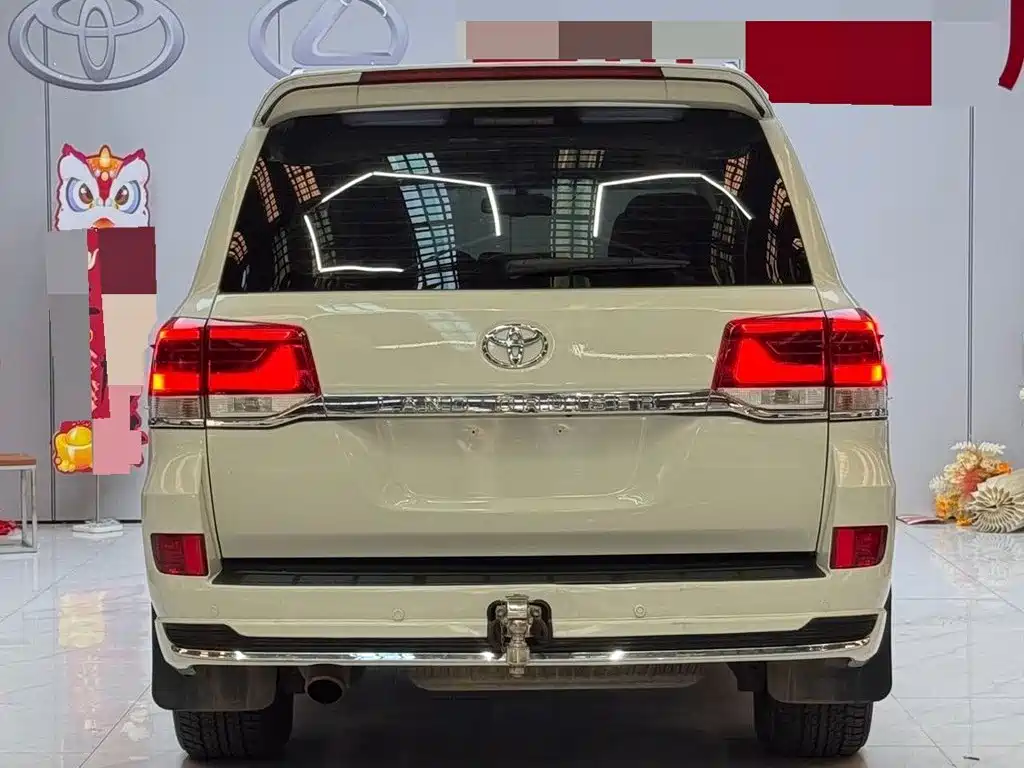 Toyota Land Cruiser 2012 4.6L AT VX