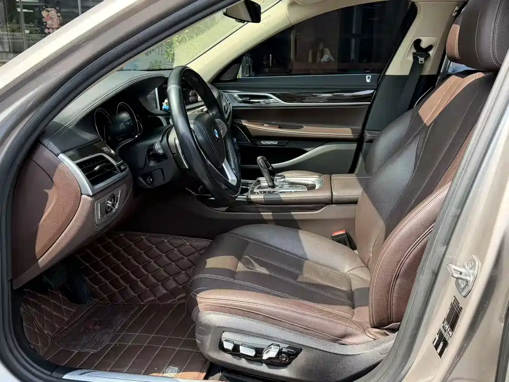 BMW 7 Series — миниатюра 6