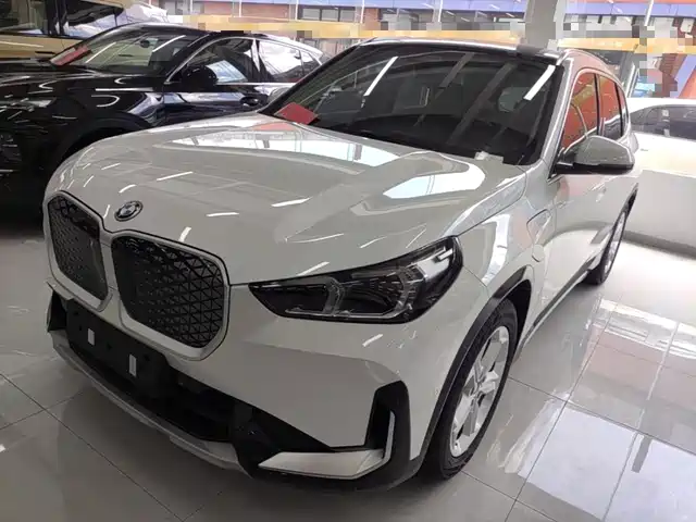 2025 BMW iX1