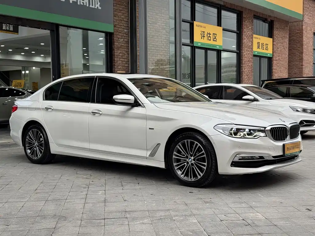 BMW 5 Series — миниатюра 3