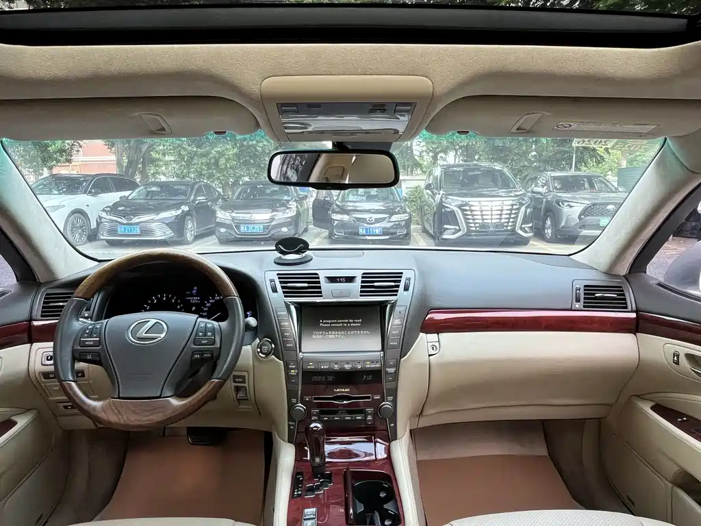 Lexus LS 2006 460L