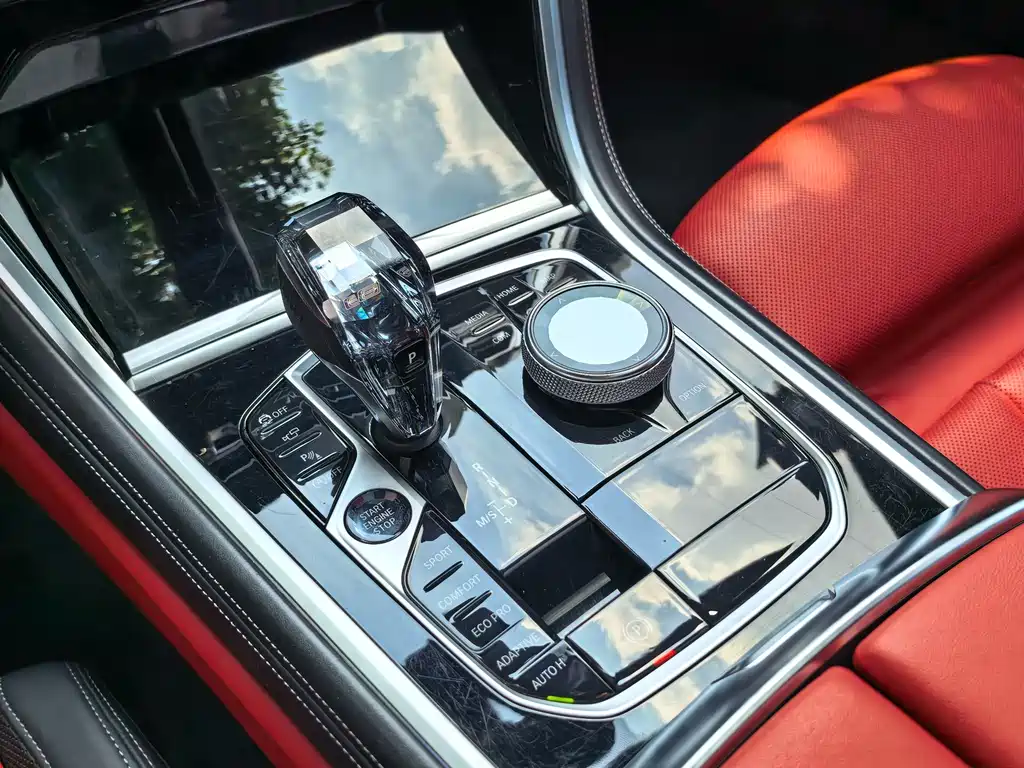 BMW 8 Series — миниатюра 12