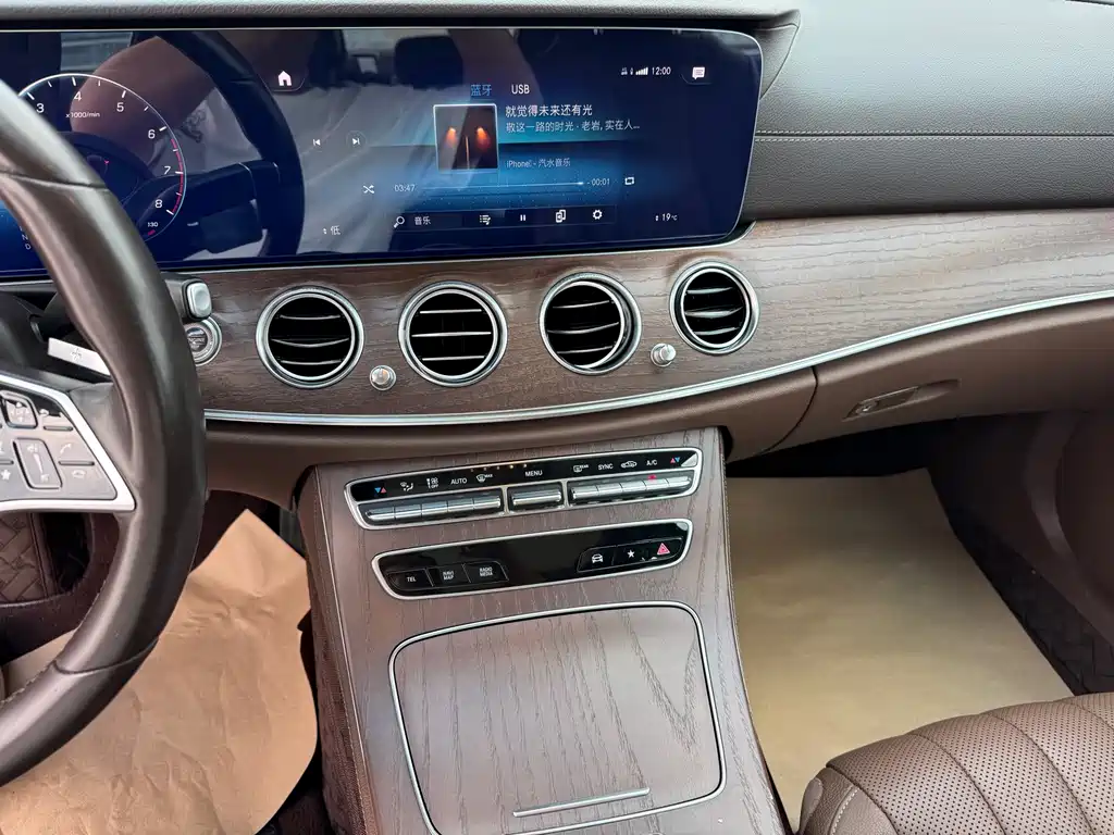 Mercedes-Benz E-Class — миниатюра 12