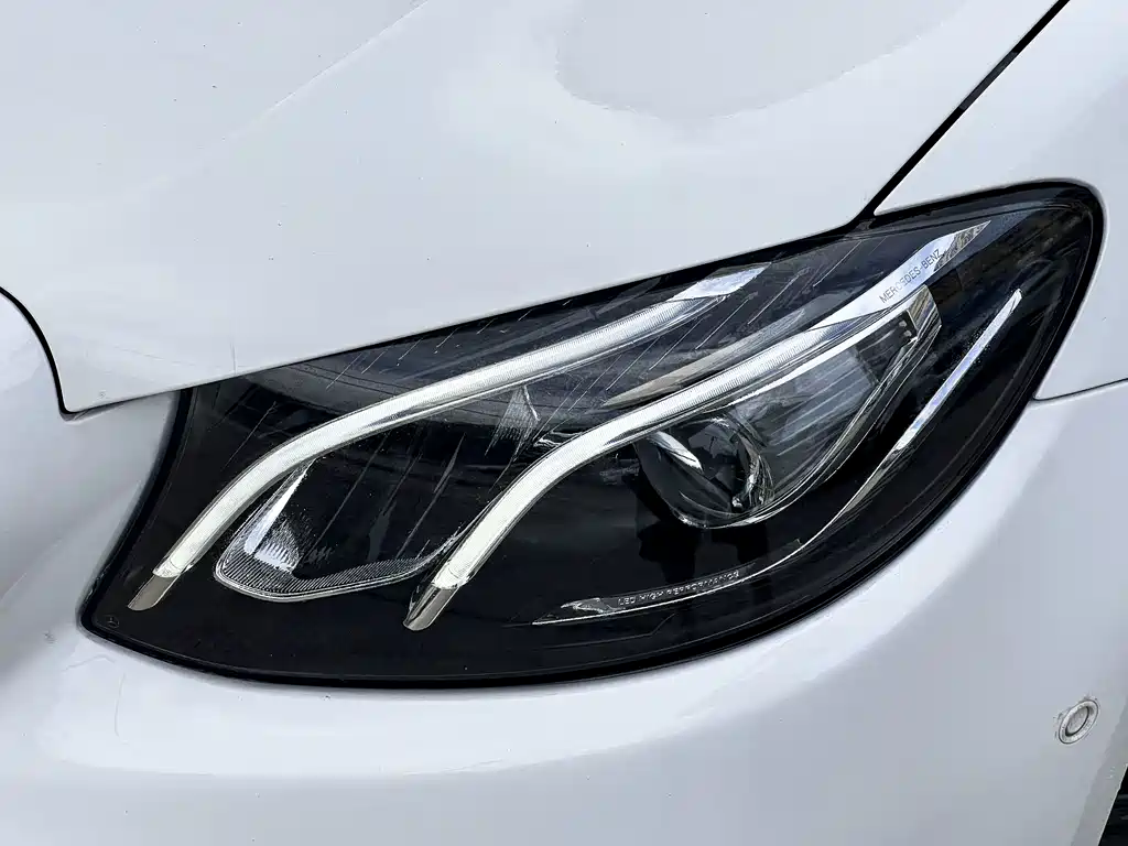Mercedes-Benz E-Class — миниатюра 6